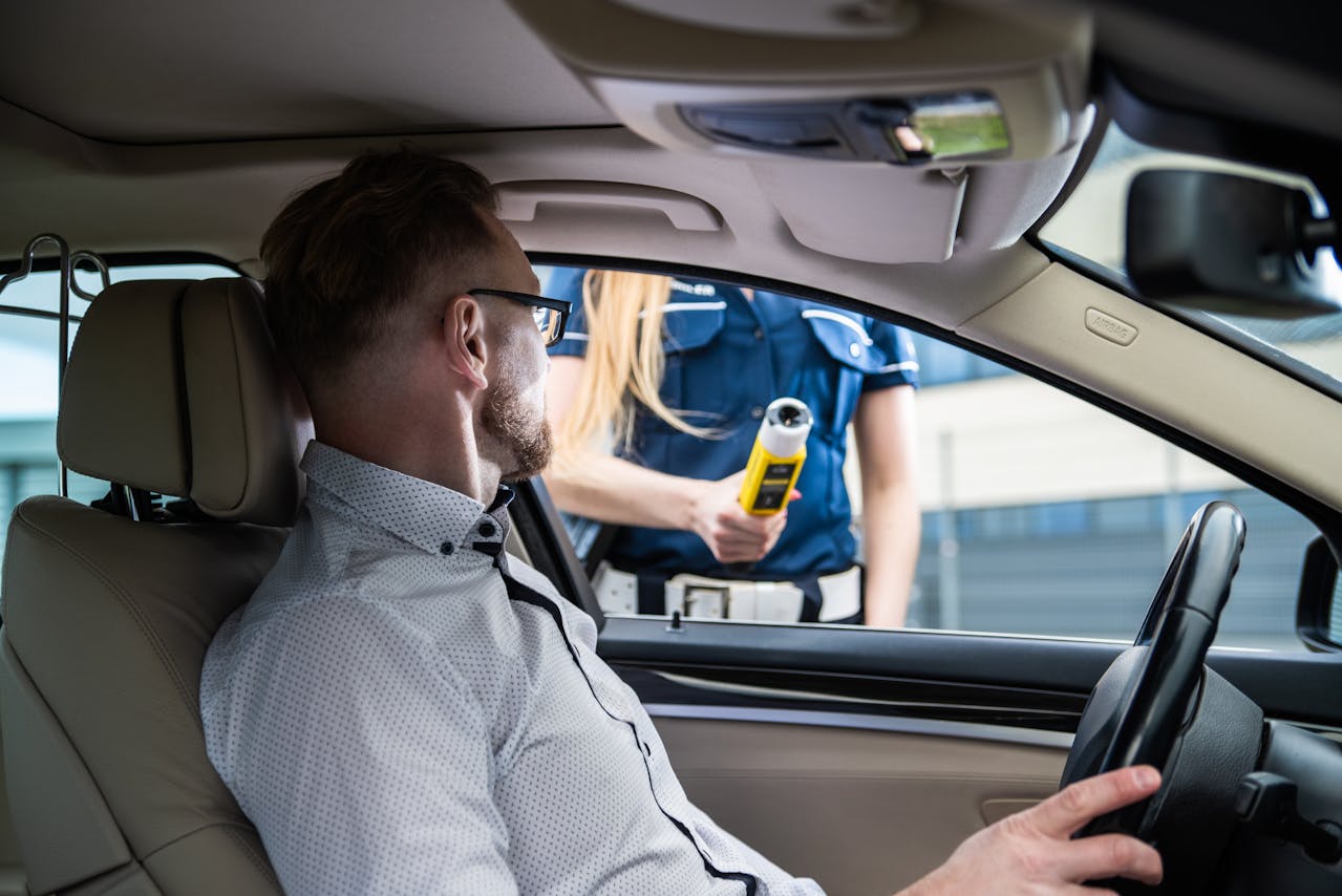 Alcoholgebruik en je rijbewijs: Dit gebeurt er bij een CBR-onderzoek