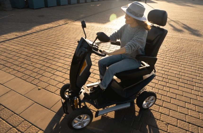 Hoe Moderne Mobiliteitshulpmiddelen Bijdragen aan een Zelfstandiger Leven