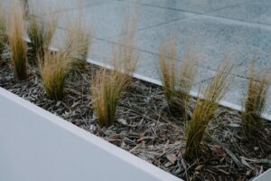 Verplaatsbare plantenbakken met wielen makkelijk in gebruik